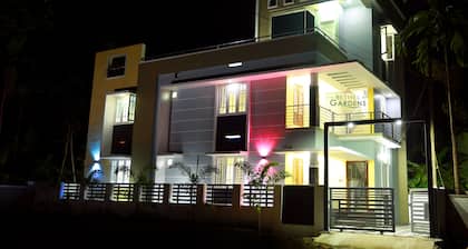 Lujosa casa de 2 BHK en medio de exuberante vegetación y en un ambiente de pueblo.