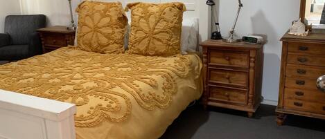 3 bedrooms, iron/ironing board, free WiFi, wheelchair access