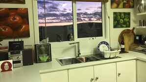 Coffee/tea maker, fridge, microwave, oven - Aireys beach house beauty (Aireys Inlet)
