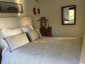 3 bedrooms, iron/ironing board, free WiFi, wheelchair access - Aireys beach house beauty (Aireys Inlet)