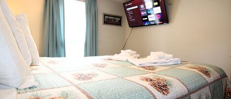 1 habitación, tabla de planchar con plancha, wifi gratis y ropa de cama