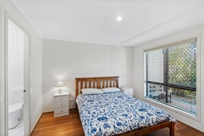 3 chambres, fer et planche à repasser