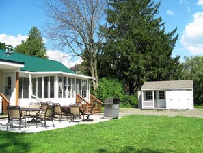 Outdoor dining - Cooperstown Baseball Rentals - Goose Bay (Portlandville)