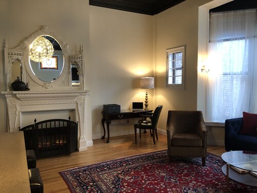 Executive apartment in historic  property in Center Square, Albany