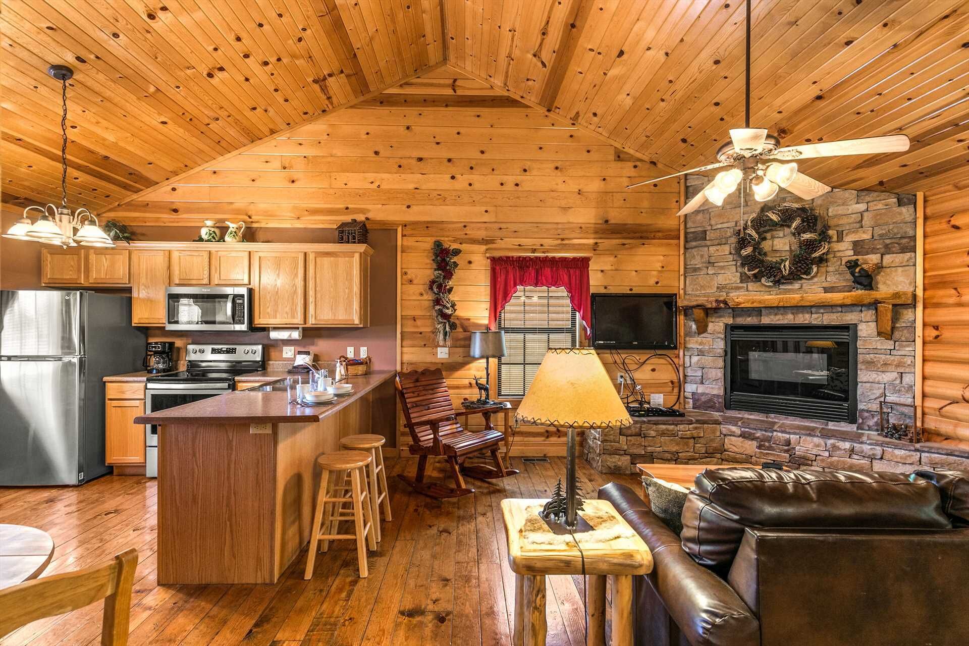 Luxury Log Cabin! King Bed, Full Kitchen, Fireplace, Wooded Views! | A4