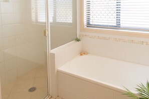 Bathtub