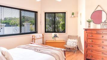 2 habitaciones, tabla de planchar con plancha, wifi y ropa de cama