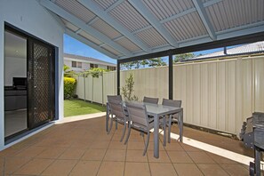 Outdoor dining - Welcome to BEACH BREAK, EVANS HEAD (Evans Head)