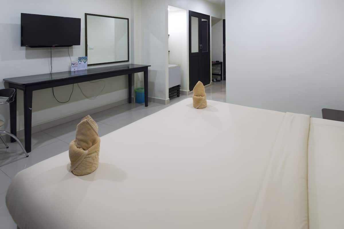 Deluxe double bed room | 1 多间卧室、特色装修、特色家居、办公桌