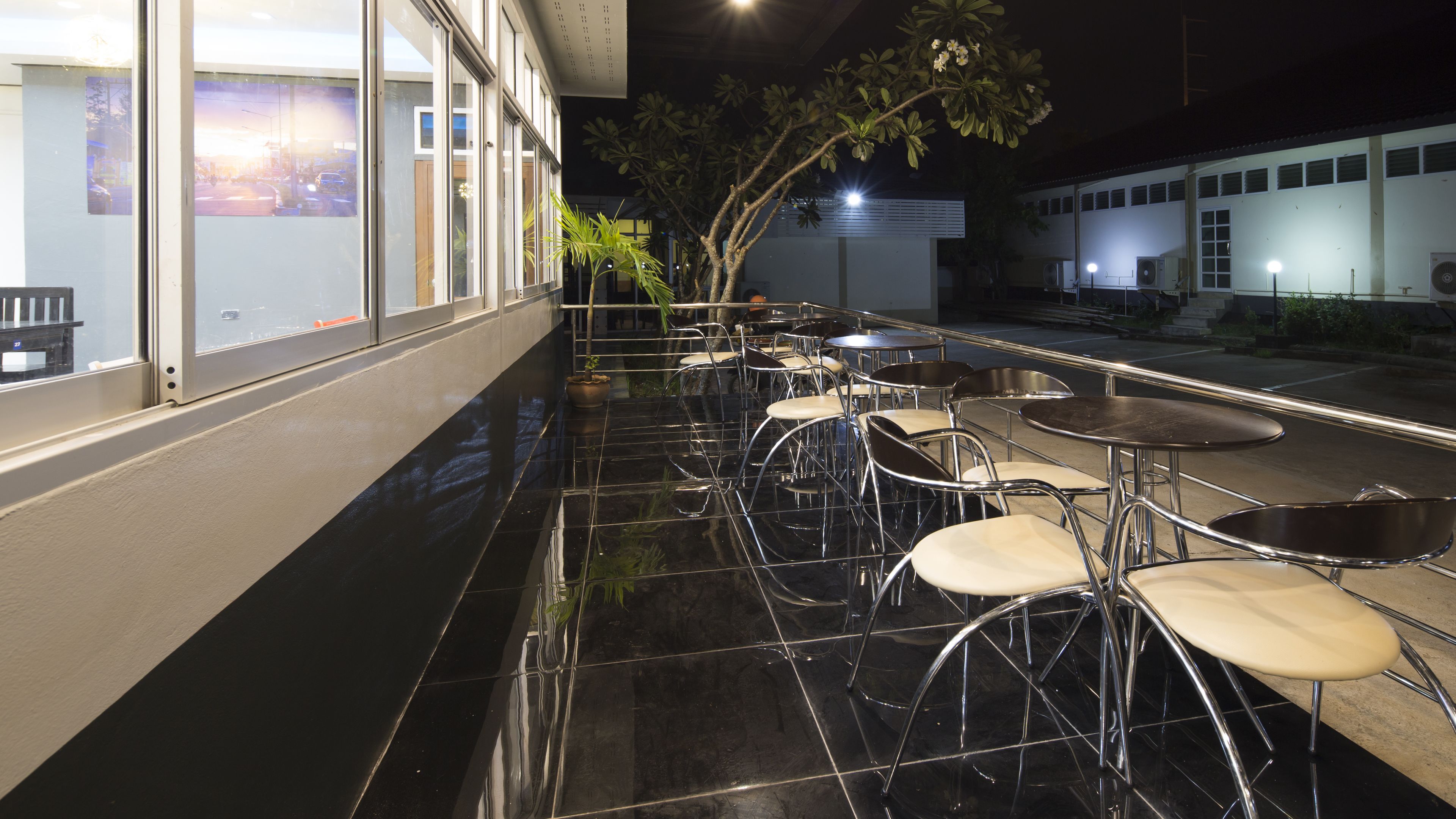 Tempat makan outdoor