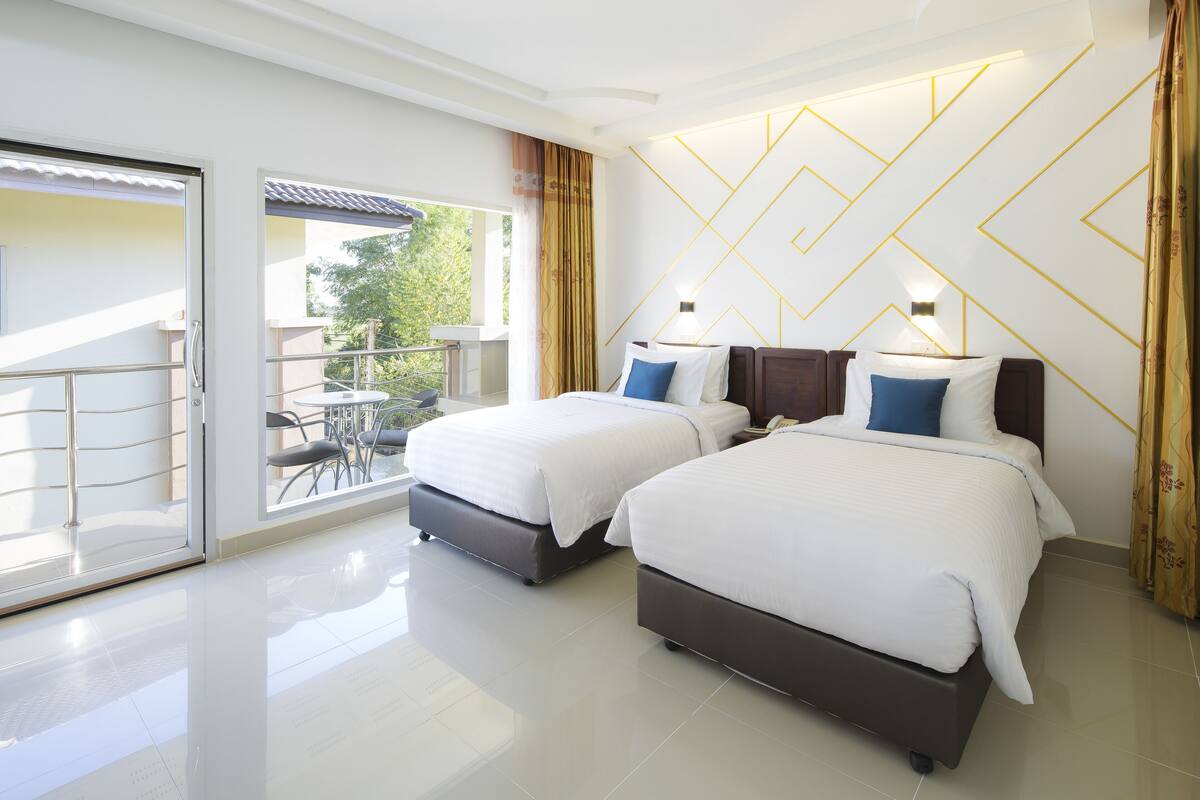 Villa premium twin bed room | Desk, laptop workspace, blackout drapes, soundproofing