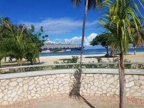 Beach - ROSI Ocean Sand Hotel Apt(@ Sandcastles)<br>1 bdm 3 beds. <br>free beach,pool, parking (Ocho Rios)