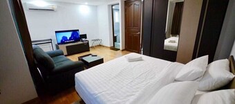 Basic Line Home in Chiang mai in the old Town, 4 Bed Rooms, 5 Bath Rooms, Kichen