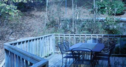 L @@ K Resort Living kahdella metsäisellä Acresilla. Hämmästyttävä!! Ulkona hauskaa!