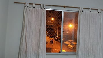 2 quartos, ferros/tábuas de passar roupa, Wi-Fi, roupa de cama