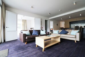 TV, DVD player, stereo - Lakeside Apartment Queenstown (Frankton)