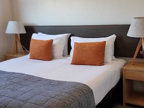 2 bedrooms, iron/ironing board, travel cot, free WiFi