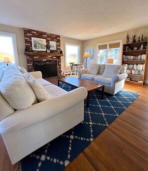 Smart TV, fireplace, DVD player, books