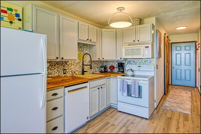 Top Floor Condo right on the Beach