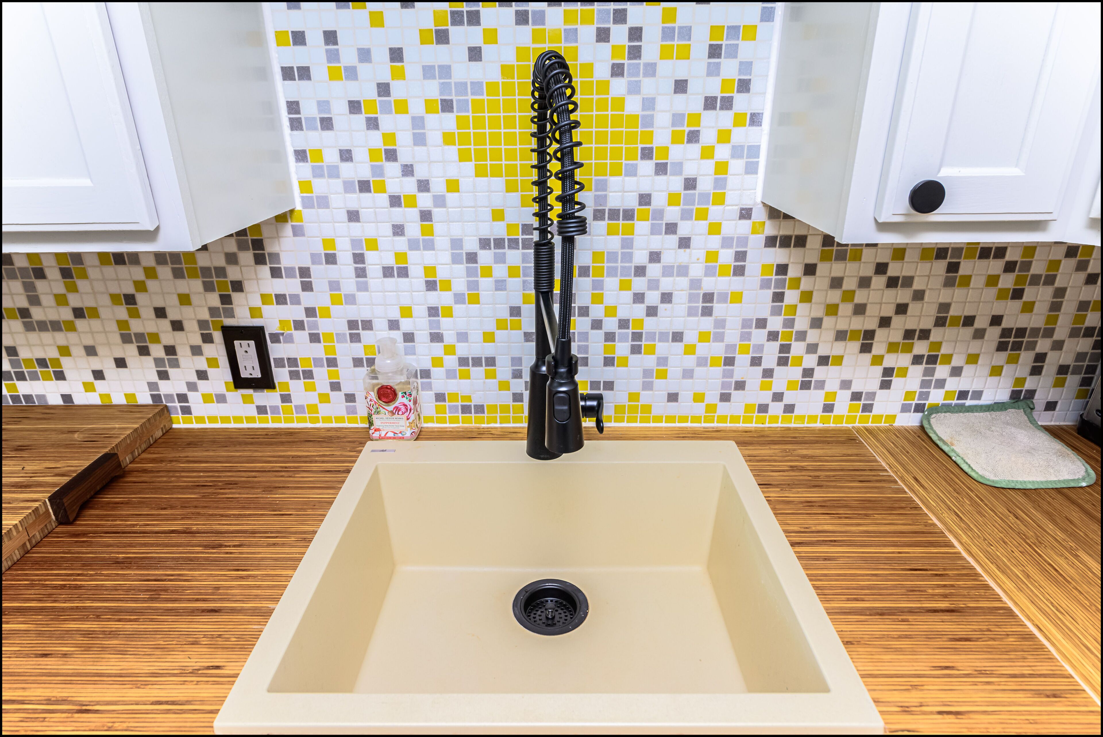 Top Floor Condo right on the Beach