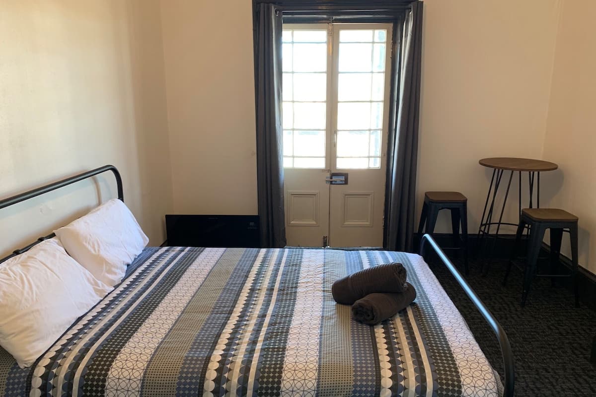 1 bedroom, blackout curtains, free WiFi, bed sheets