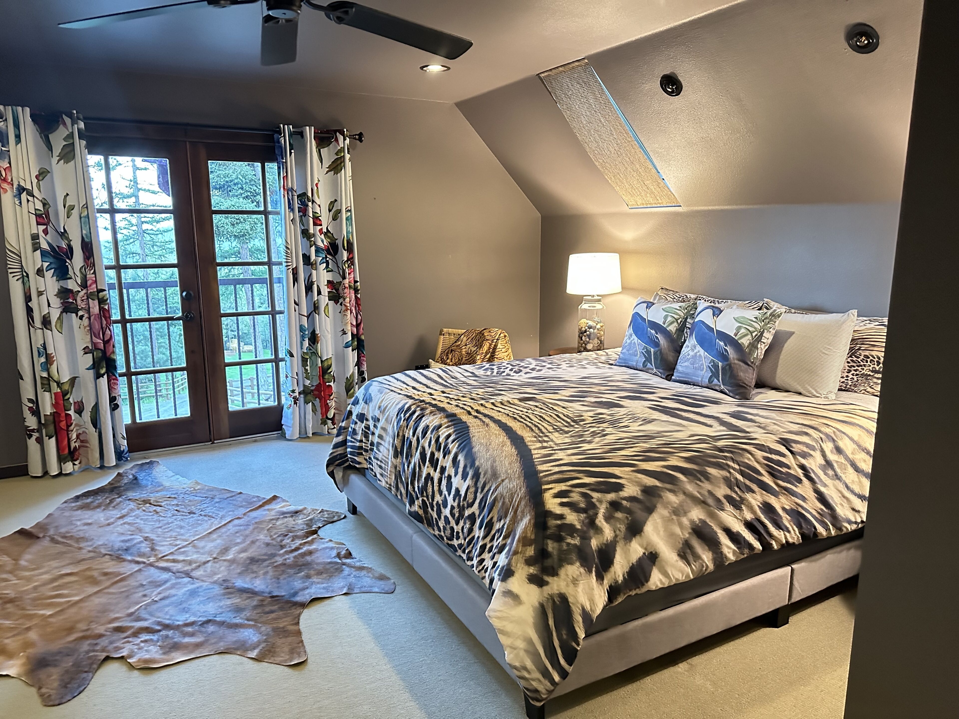 5 Star 2 Bedroom 2 Bath 4 Bed Estate Lodge Fireplace Sleeps 6+ Amazing Lake View