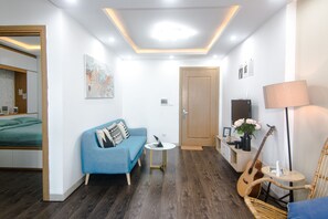 Een televisie en boeken