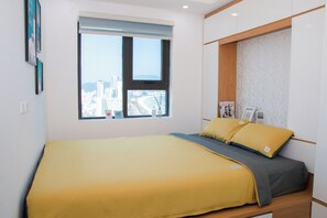 2 chambres, coffres-forts dans les chambres, fer et planche à repasser