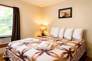 1 bedroom, iron/ironing board, free WiFi, bed sheets - Cooperstown Baseball Rentals - Dugout 2 (Oneonta)