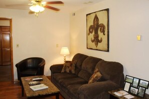 Smart TV, DVD player, foosball, table tennis - Cooperstown Baseball Rentals - Elm-Double Play #2 (Oneonta)