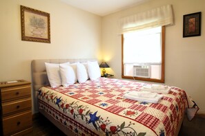 3 bedrooms, desk, iron/ironing board, free WiFi