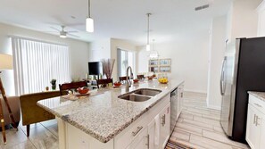 Fridge, microwave, oven, stovetop - 3083 Awesome 4BD Family Home and Fantastic Club House! (kissimmee)