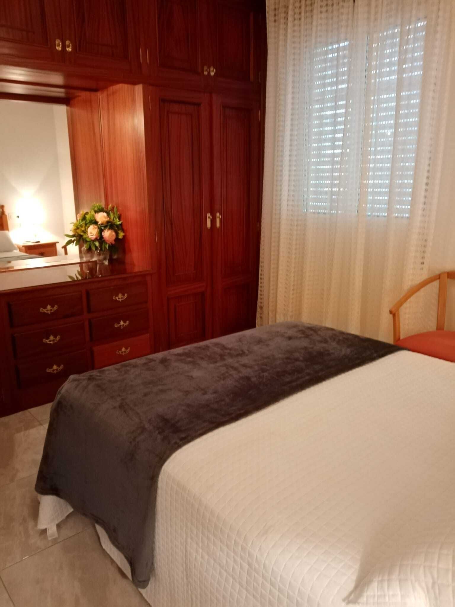 4 chambres, fer et planche à repasser, Wi-Fi gratuit, draps fournis