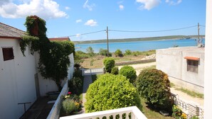 Property grounds - Apartment Maris with nice sea view (Ljubač)