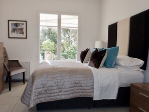 5 soverom, safe på rommet, skrivebord og strykejern/-brett