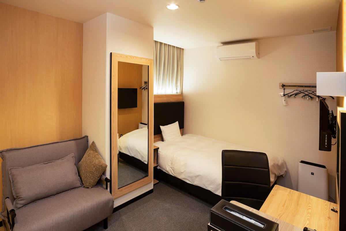 Single Room, 1 Katil Kelamin (Double), Accessible, Non Smoking | Gebar bulu kapas, meja, ruang kerja komputer riba, Wi-fi percuma 