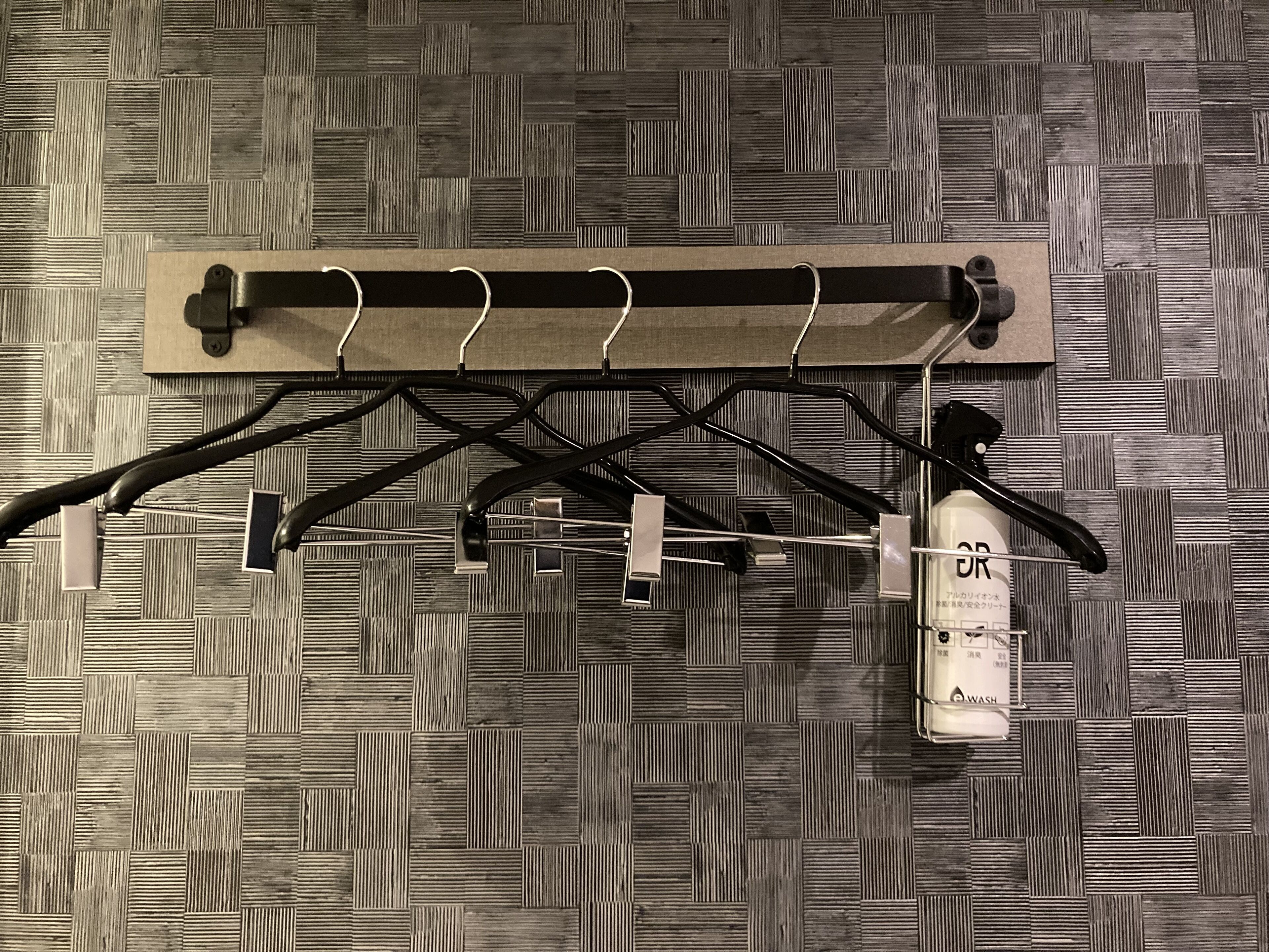 1 bedroom, down duvets, desk, laptop workspace