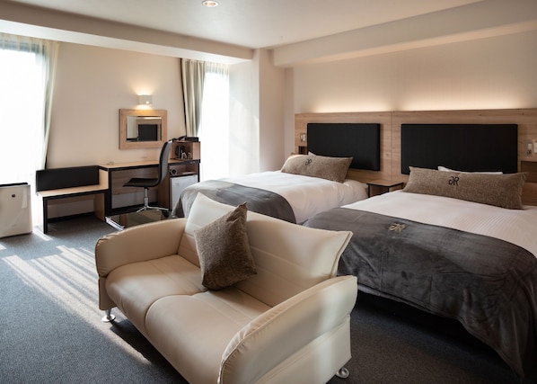 Down duvets, desk, laptop workspace, free WiFi