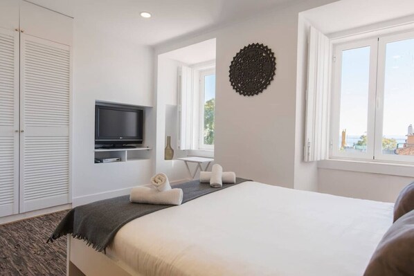 1 bedroom, iron/ironing board, internet