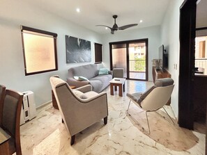 Deluxe Apartment | Living area