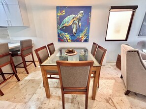 豪華公寓 | 房內用餐區
