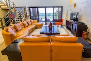 Deluxe Apartment | Living room | Flat-screen TV - El Faro 302 Coral (Playa del Carmen)