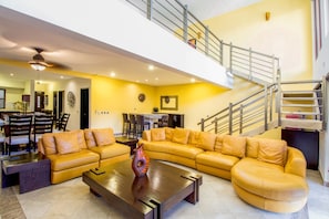 Deluxe-Apartment | Wohnzimmer | Flachbildfernseher