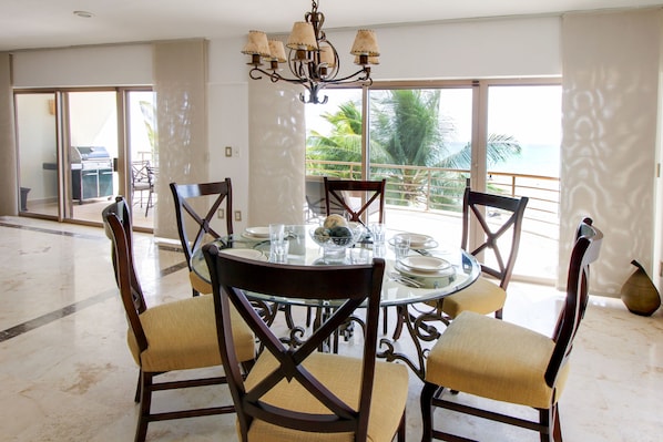 Deluxe Apartment | In-room dining - Corto Maltes 205 (Playa del Carmen)