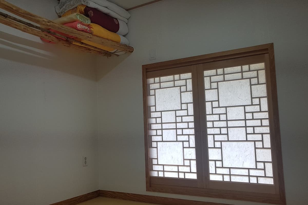 Habitación estándar doble, 1 habitación | Sistema de insonorización, tabla de planchar con plancha, wifi gratis