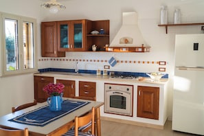 Réfrigérateur, four, plaque de cuisson, lave-vaisselle
