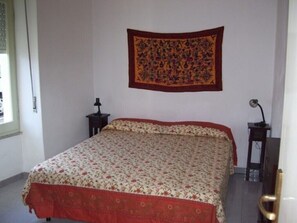 2 chambres, fer et planche à repasser, literie fournie