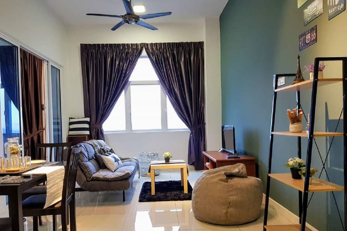 Comfort-Apartment, 1 Schlafzimmer, Nichtraucher, Stadtblick | Wohnbereich | Flachbildfernseher
