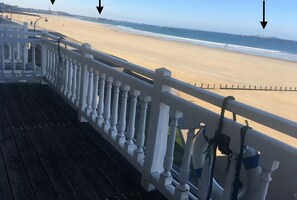On the beach - NEW! Magnificent SEA view ... Superb apartment (3 ***) renovated feet in the water (Saint-Malo)