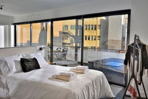 1 chambre, fer et planche Ă repasser, Wi-Fi, draps fournis